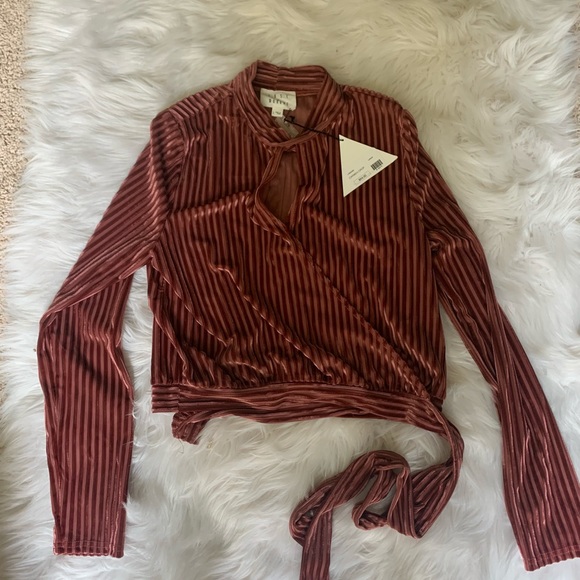 Wander + Lost Velour Carmen Crop Top - Picture 3 of 6